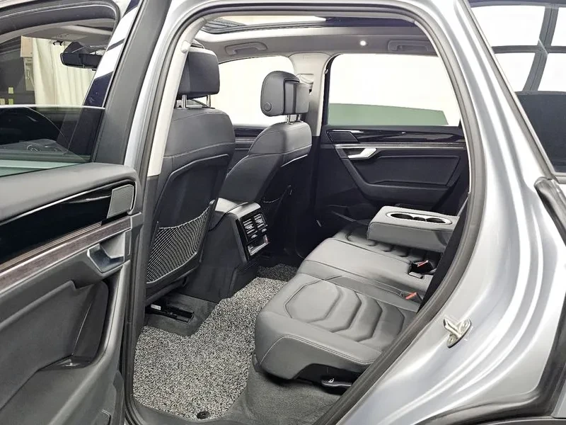 VW Touareg 3.0 Tdi Premium, снимка 11 - Автомобили и джипове - 55610873