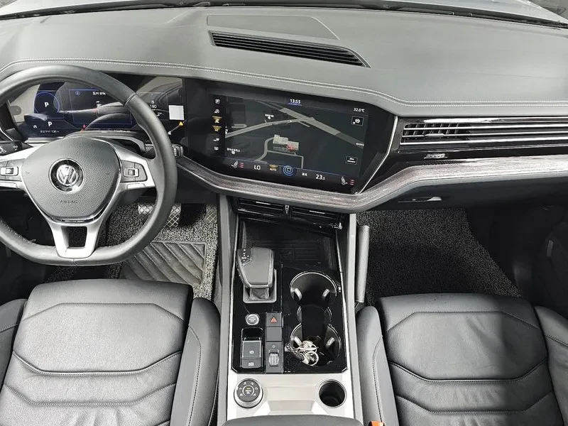 VW Touareg 3.0 Tdi Premium, снимка 7 - Автомобили и джипове - 55610873