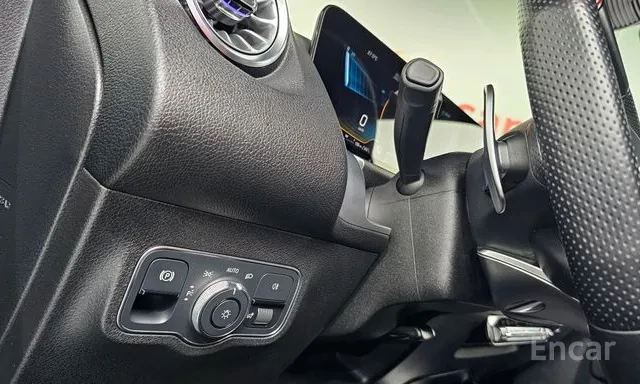 Mercedes-Benz GLB35AMG 4M* ПОДГРЕВ* DISTR* AMBIENT* DIGITAL* PANO* КАМ, снимка 17 - Автомобили и джипове - 55742650