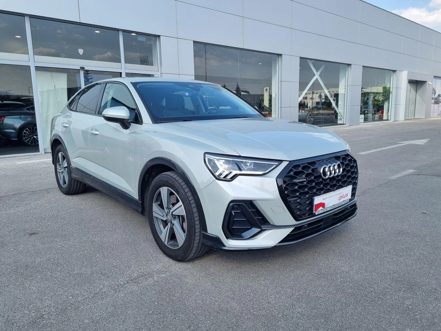 Audi Q3 40 TFSI quattro - изображение 3