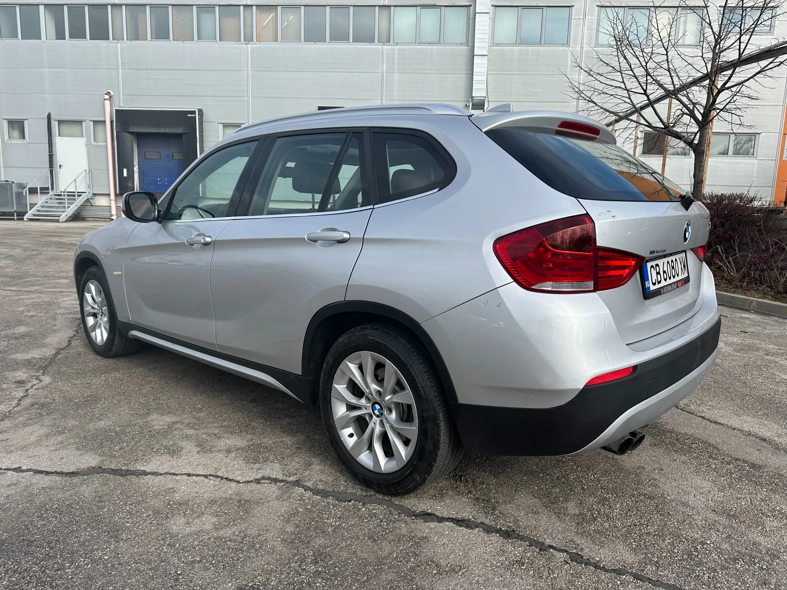 BMW X1 XDrive 28I 305 к.с. - изображение 3