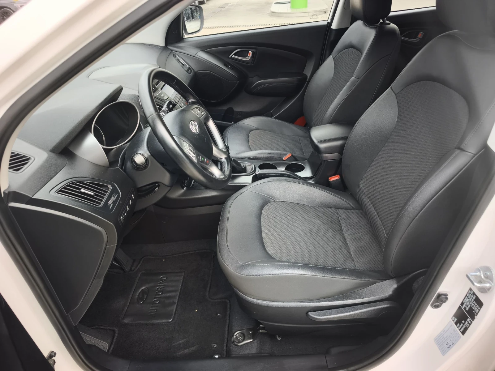Hyundai IX35 2.0d 4x4 134000km  FACE NEW !!, снимка 8 - Автомобили и джипове - 54458565