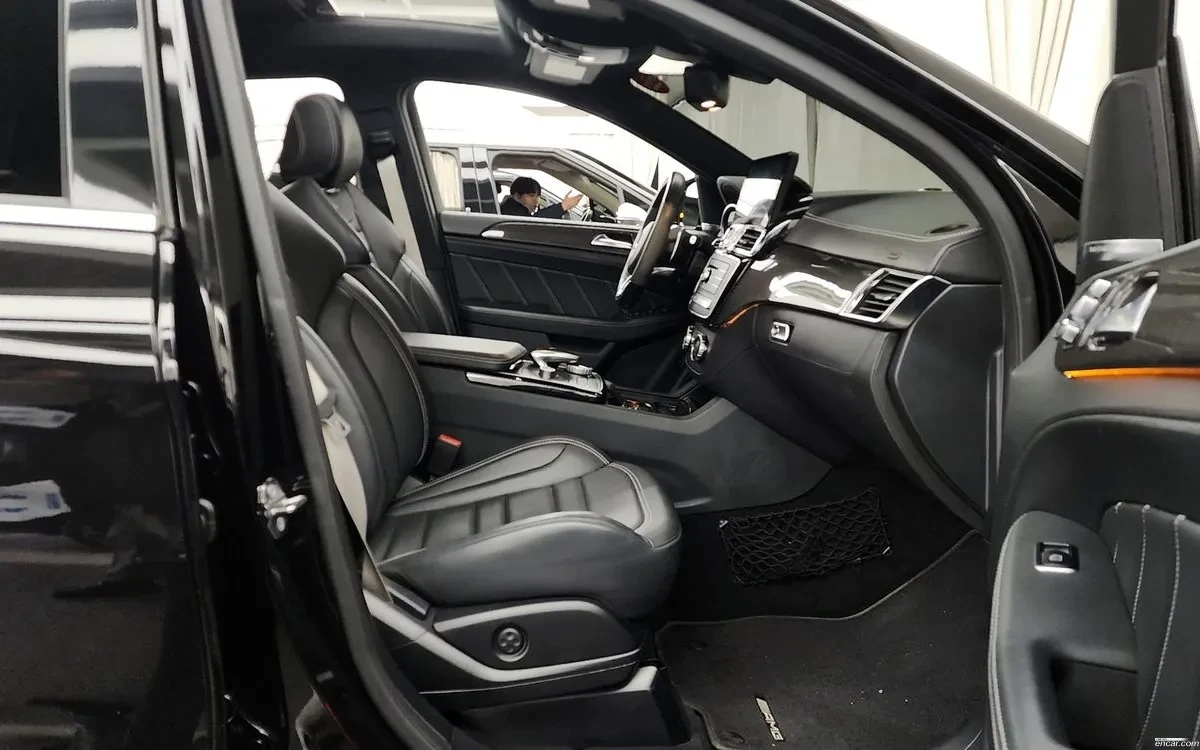 Mercedes-Benz GLE 63 S AMG 4MATIC| HARMAN| DISTRONIC| CARBON| ПАНО| 360 КАМЕР, снимка 11 - Автомобили и джипове - 55051290