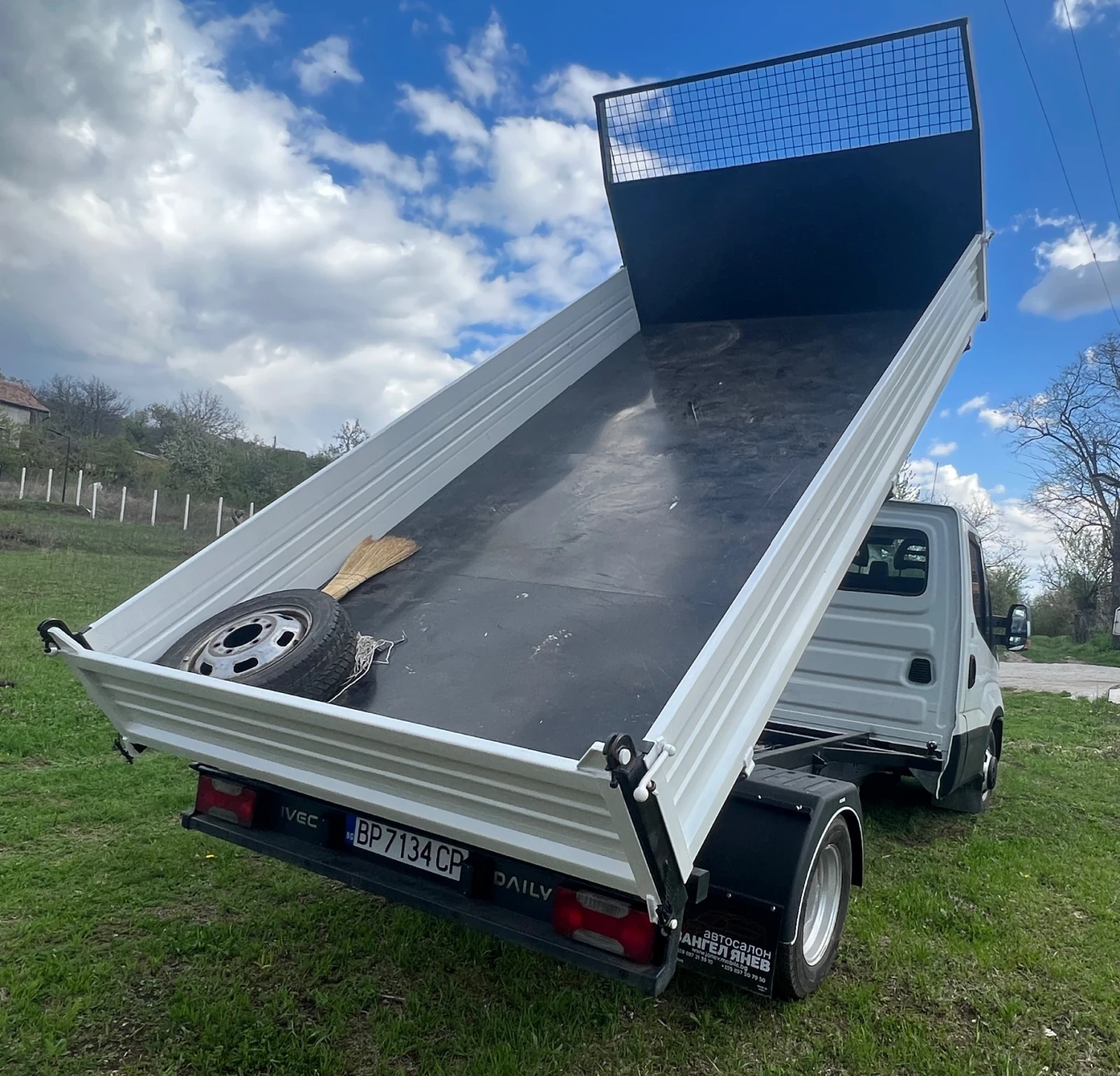 Iveco 35c15 ТРИСТРАНЕН* САМОСВАЛ* КАТО НОВ, снимка 9 - Бусове и автобуси - 54987337