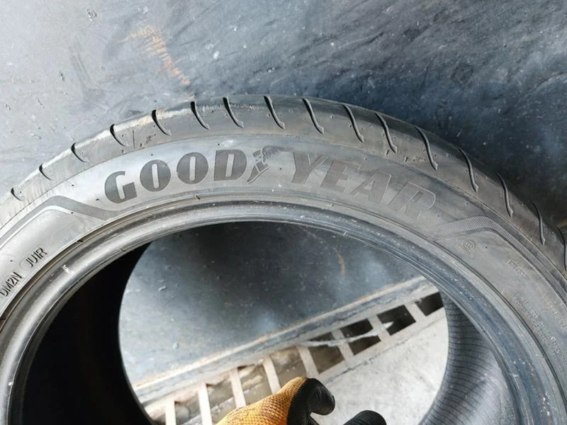 Гуми Летни 255/40R18, снимка 4 - Гуми и джанти - 37110333