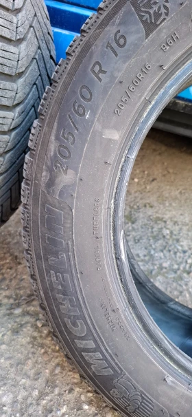 Гуми Зимни 205/60R16, снимка 3 - Гуми и джанти - 49373776