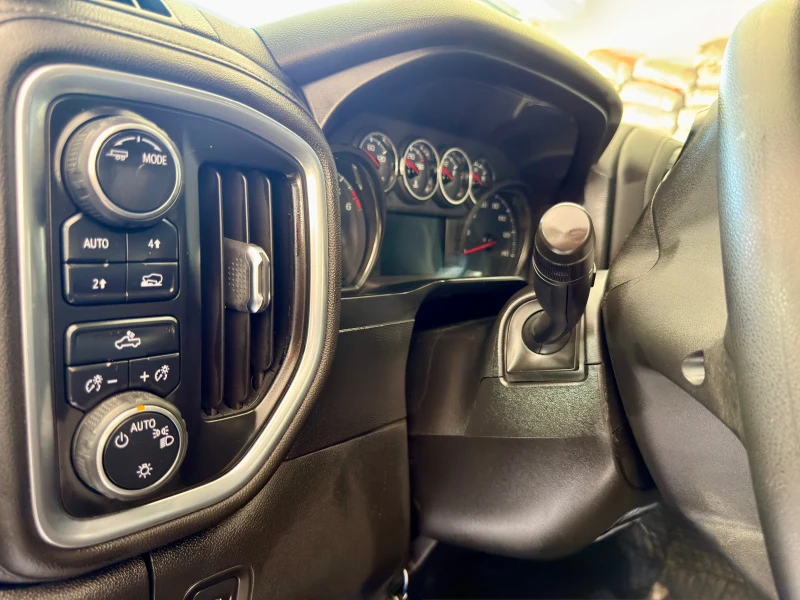 Chevrolet Silverado 1500 5, 3 V8, снимка 12 - Автомобили и джипове - 52247186