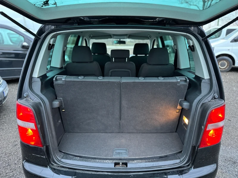 VW Touran 7-места, снимка 11 - Автомобили и джипове - 52896571