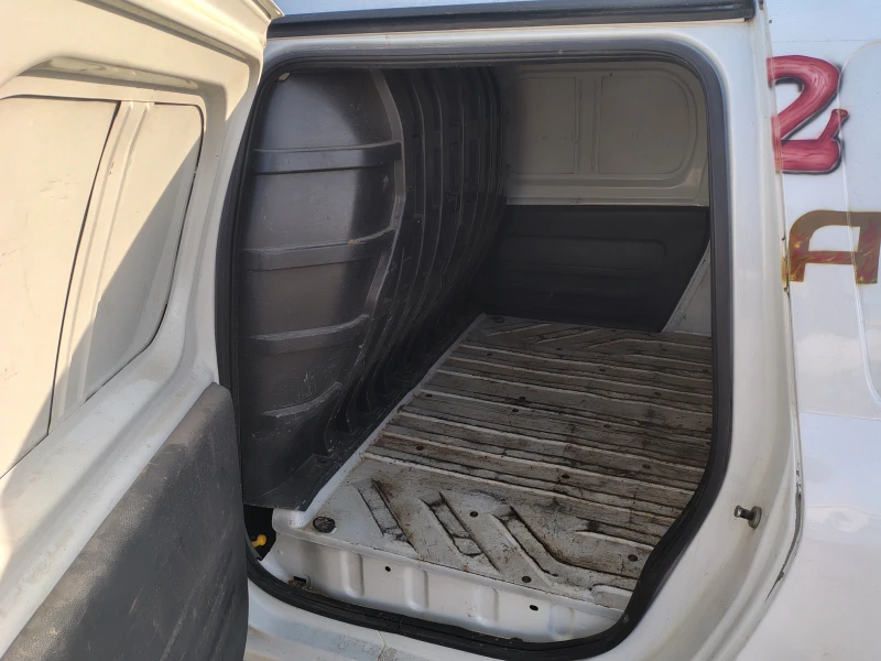 Dacia Logan 1.5 DCI, снимка 10 - Автомобили и джипове - 53108349