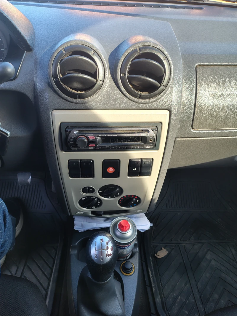 Dacia Logan 1.5 DCI, снимка 15 - Автомобили и джипове - 53108349