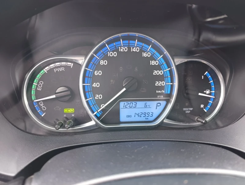 Toyota Yaris Hybrid , снимка 12 - Автомобили и джипове - 53275192