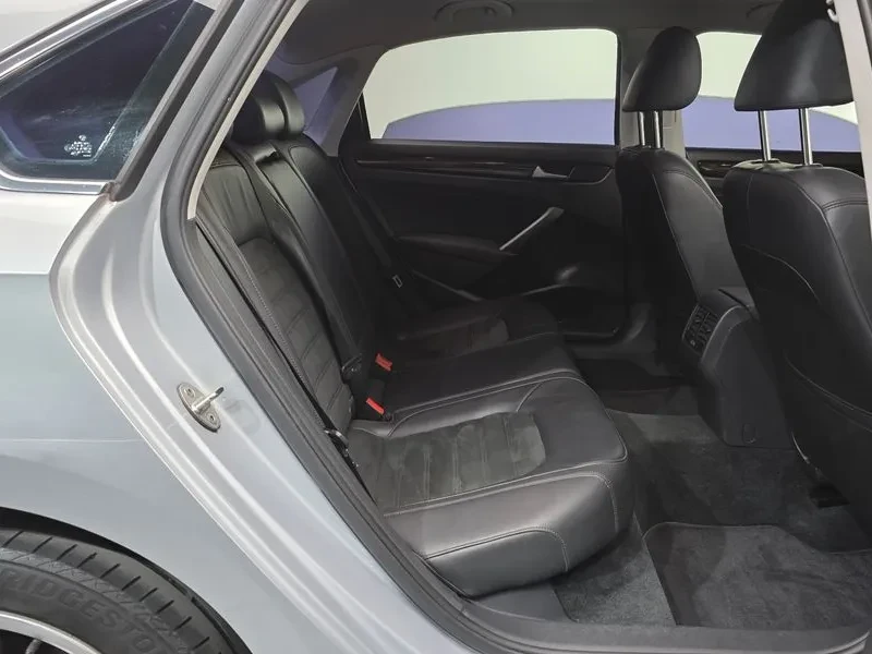 VW Passat 2.0 TDI, снимка 11 - Автомобили и джипове - 54298576