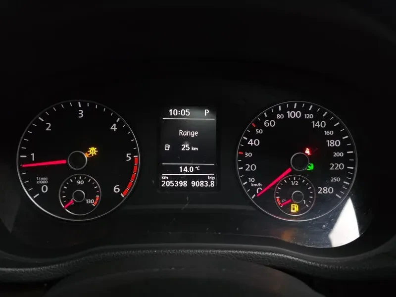 VW Passat 2.0 TDI, снимка 8 - Автомобили и джипове - 54298576