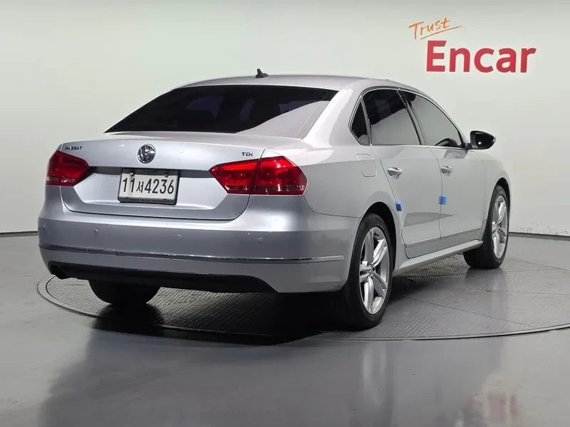 VW Passat 2.0 TDI, снимка 2 - Автомобили и джипове - 54298576