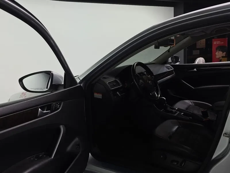 VW Passat 2.0 TDI, снимка 10 - Автомобили и джипове - 54298576