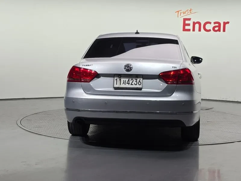 VW Passat 2.0 TDI, снимка 4 - Автомобили и джипове - 54298576