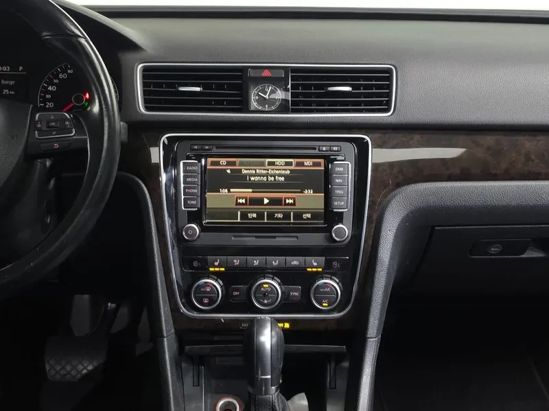 VW Passat 2.0 TDI, снимка 13 - Автомобили и джипове - 54298576