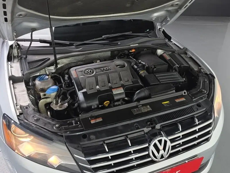 VW Passat 2.0 TDI, снимка 6 - Автомобили и джипове - 54298576