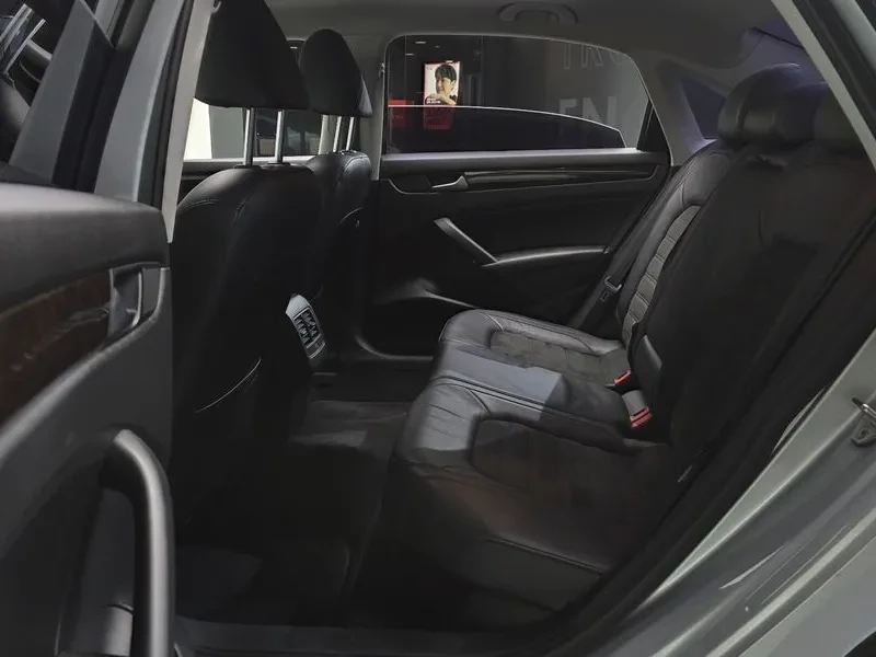 VW Passat 2.0 TDI, снимка 12 - Автомобили и джипове - 54298576