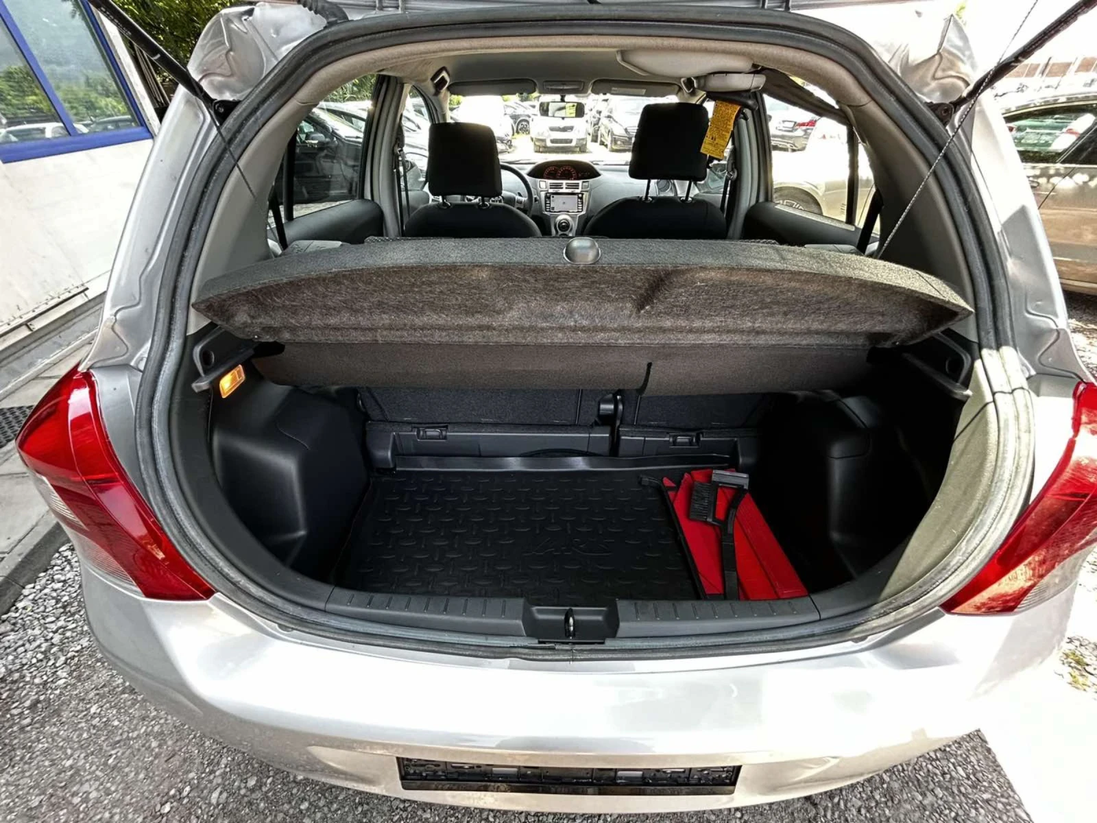 Toyota Yaris 1.3 VVT-I - изображение 8