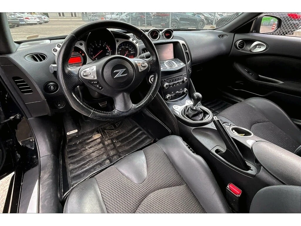 Nissan 370Z * Touring Sport Manual * CARFAX * БЕЗ ПЪРВОНАЧАЛНА - изображение 6