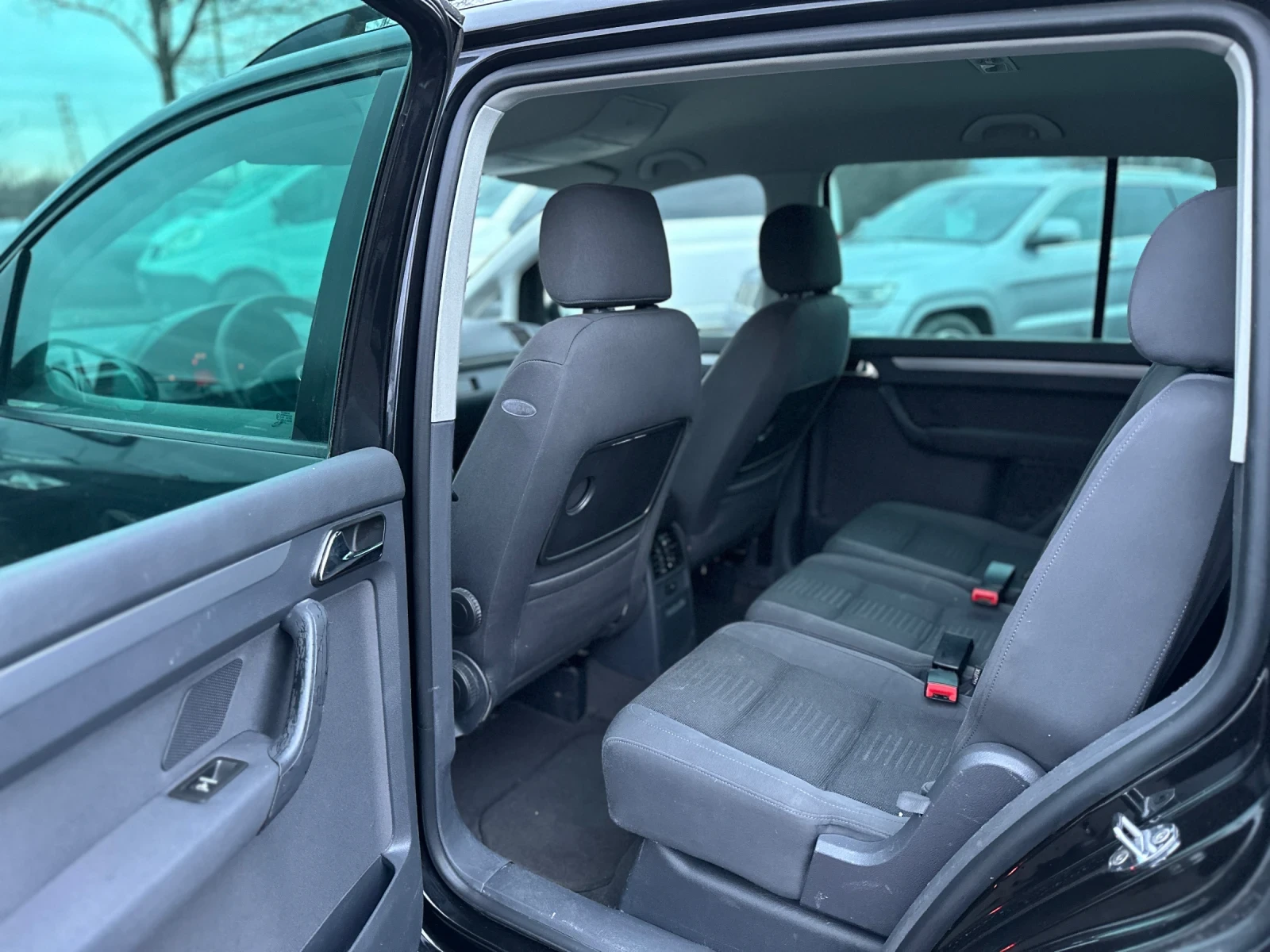 VW Touran 7-места - изображение 9