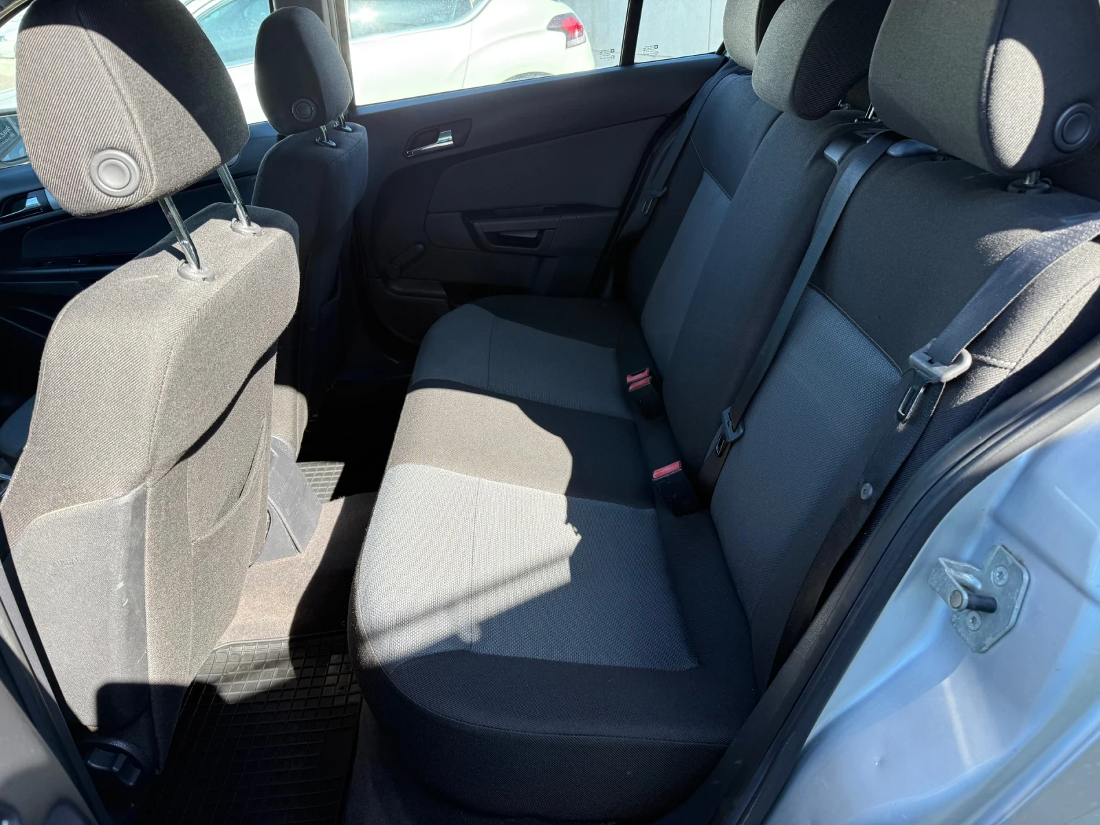 Opel Astra 1.4I* 90коня* НОВ ВНОС - изображение 9