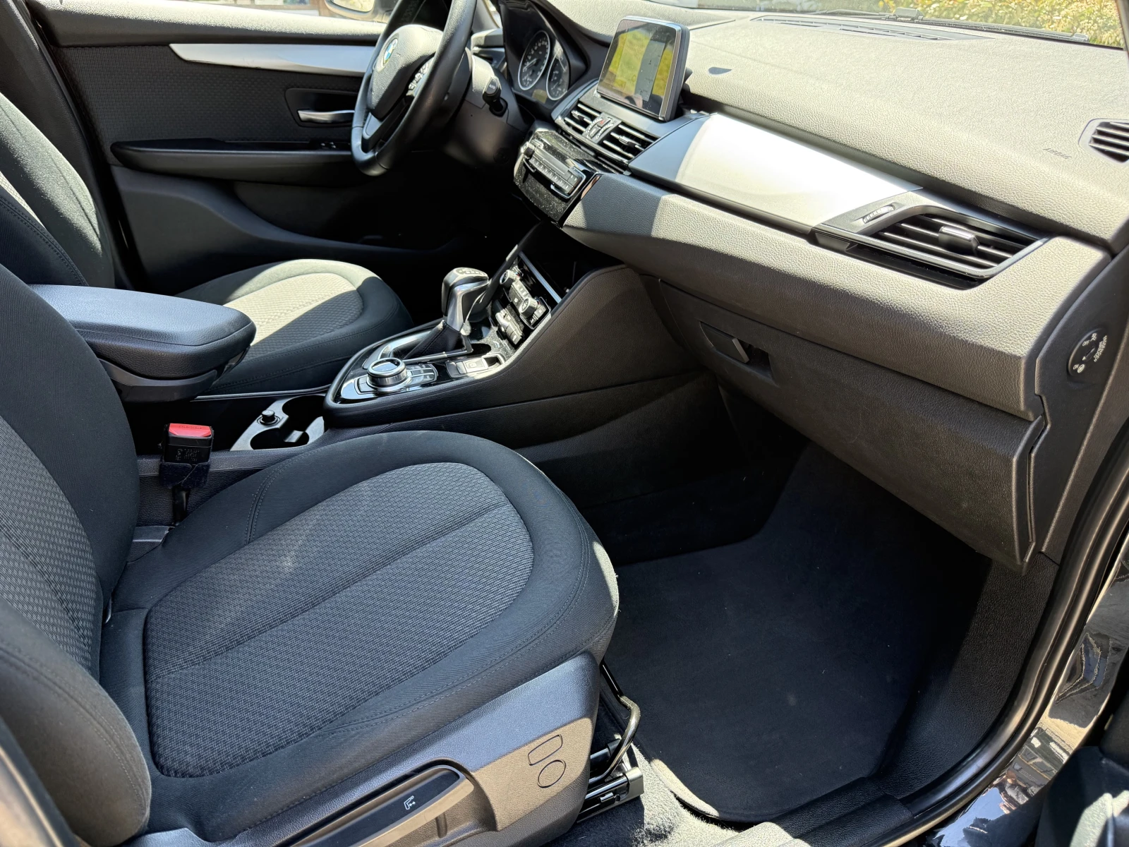 BMW 218 d Active Tourer, снимка 9 - Автомобили и джипове - 54595247