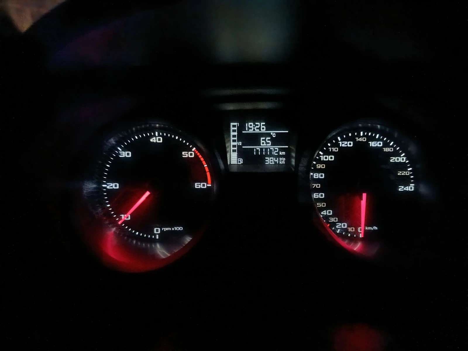 Seat Ibiza 1.6, снимка 6 - Автомобили и джипове - 55123938