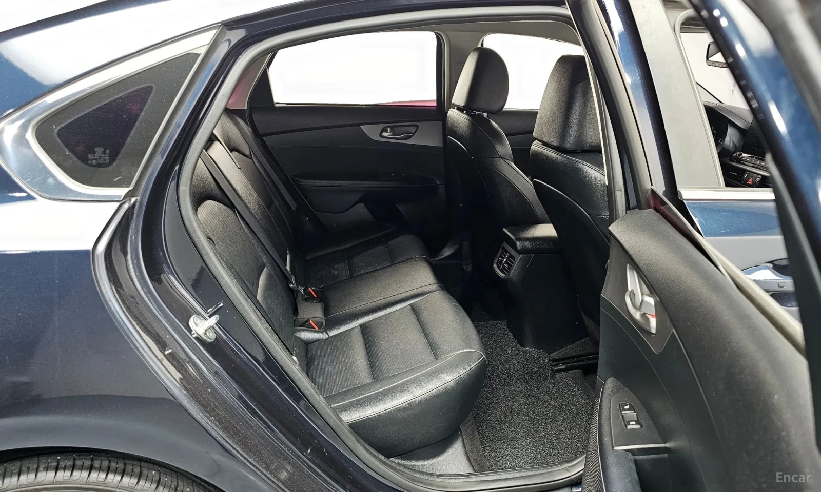 Kia K3, снимка 11 - Автомобили и джипове - 55198898