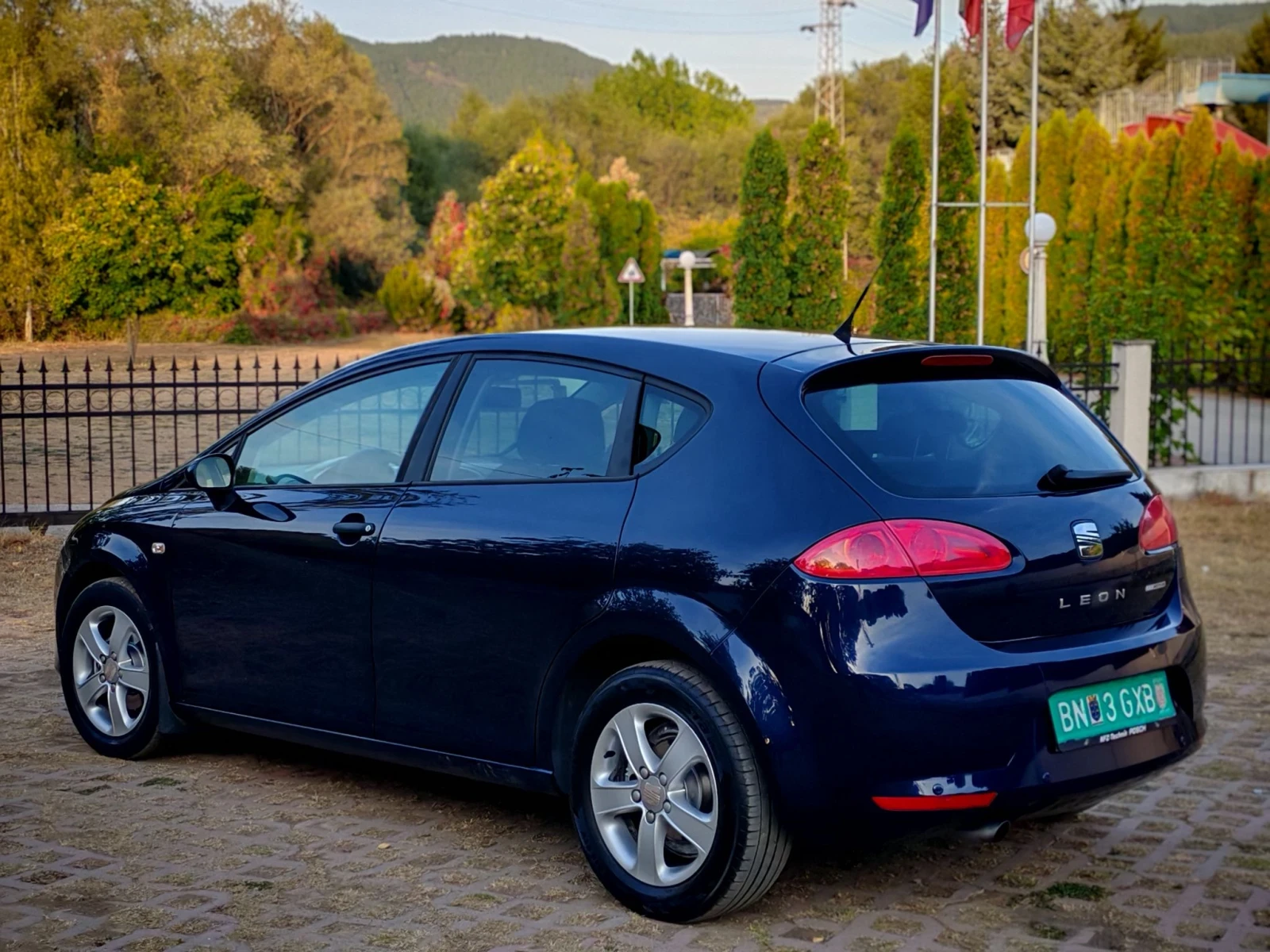 Seat Leon 1.9TDI(105)* FACELIFT* ECO-MOTIVE* НОВ ВНОС* , снимка 4 - Автомобили и джипове - 56329978