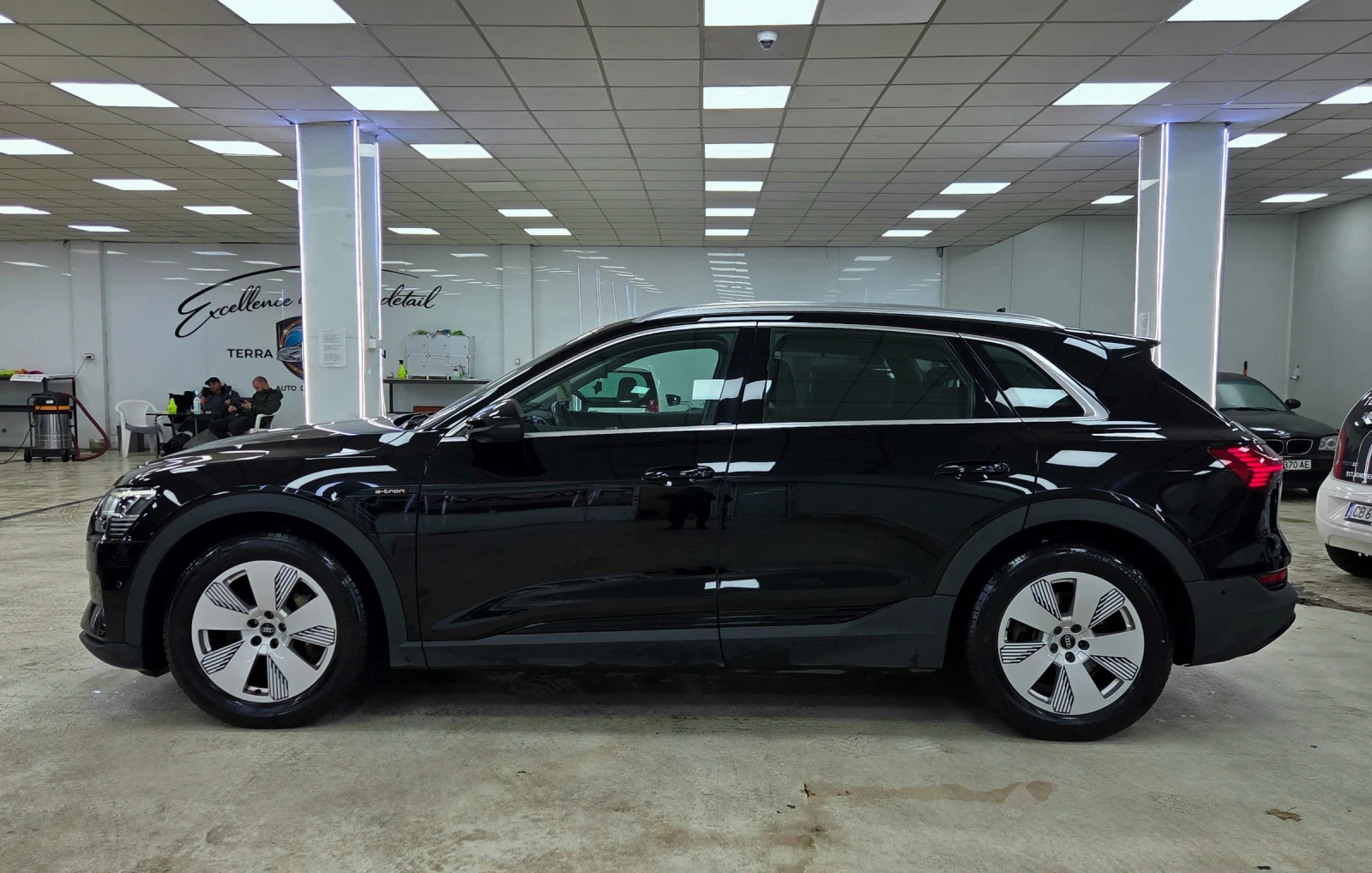 Audi E-Tron Пълна Сервизна История, снимка 6 - Автомобили и джипове - 56717636