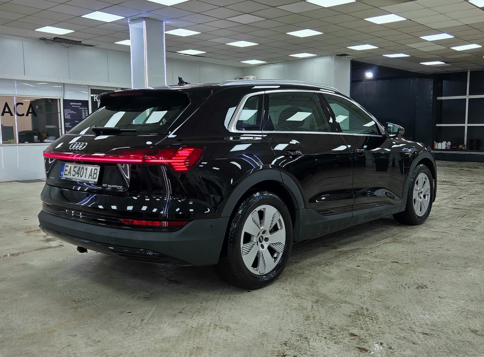 Audi E-Tron Пълна Сервизна История, снимка 4 - Автомобили и джипове - 56717636