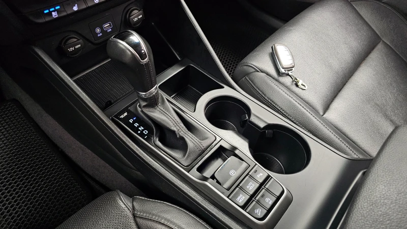 Hyundai Tucson 2.0 2WD PREMIUM autogeorge.com, снимка 9 - Автомобили и джипове - 51903072