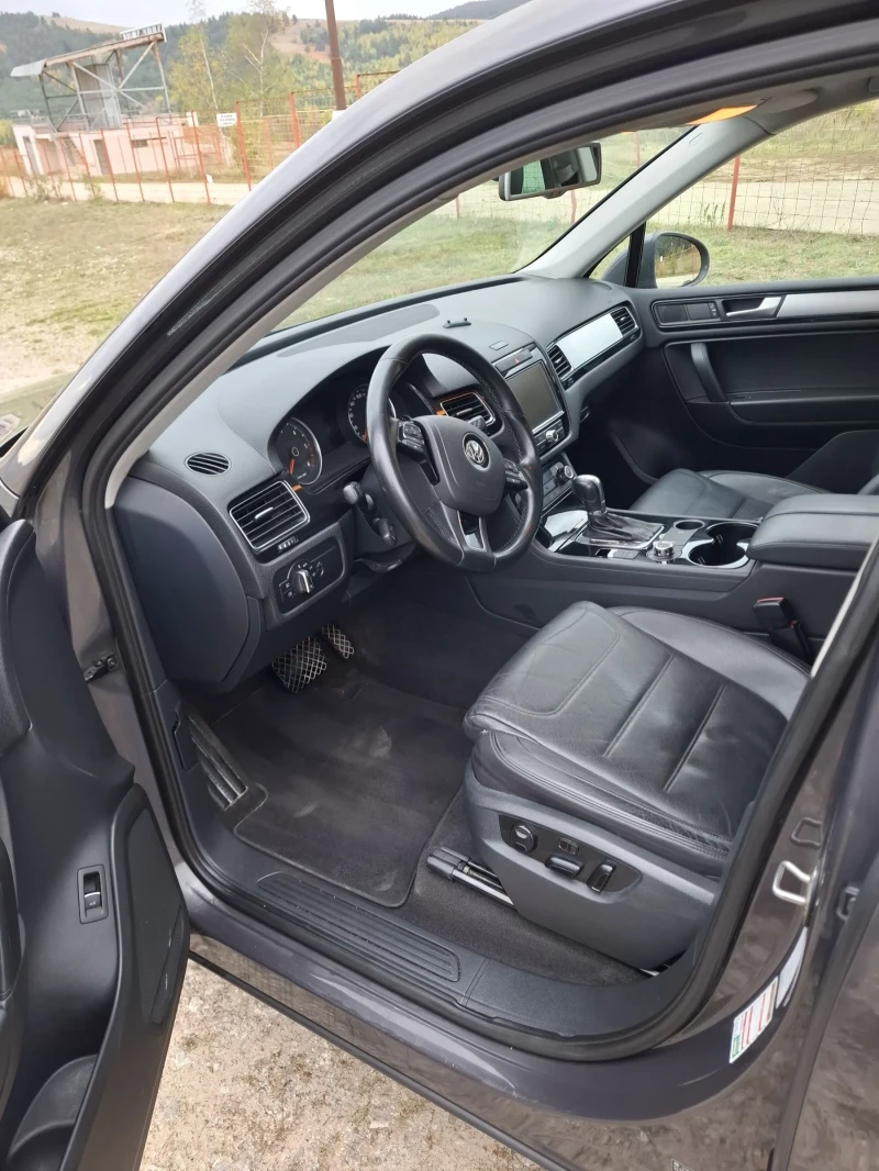 VW Touareg, снимка 16 - Автомобили и джипове - 52068889