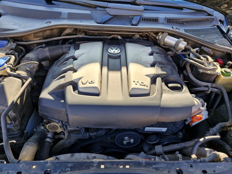 VW Touareg 3.0 TDI V6 240hp, снимка 11 - Автомобили и джипове - 52450044