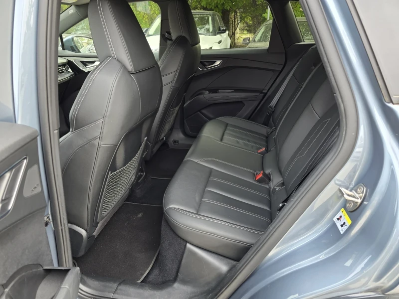 Audi Q4 50 E-TRON QUATTRO  Гаранция Лизинг, снимка 12 - Автомобили и джипове - 52652718