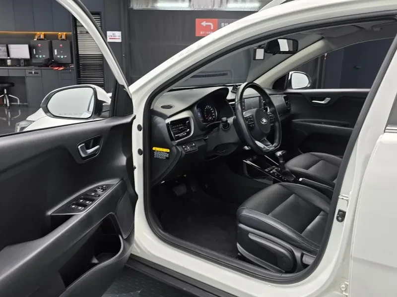 Kia Stonic, снимка 9 - Автомобили и джипове - 55323394