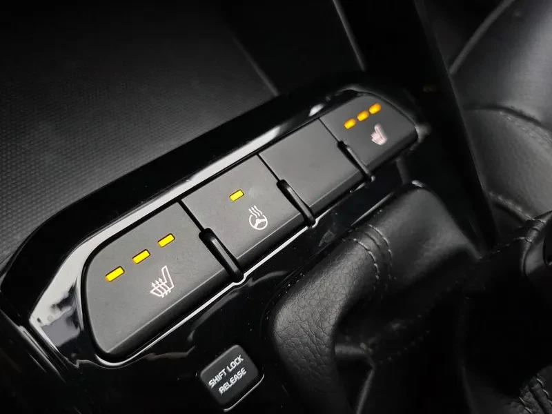 Kia Stonic, снимка 16 - Автомобили и джипове - 55323394