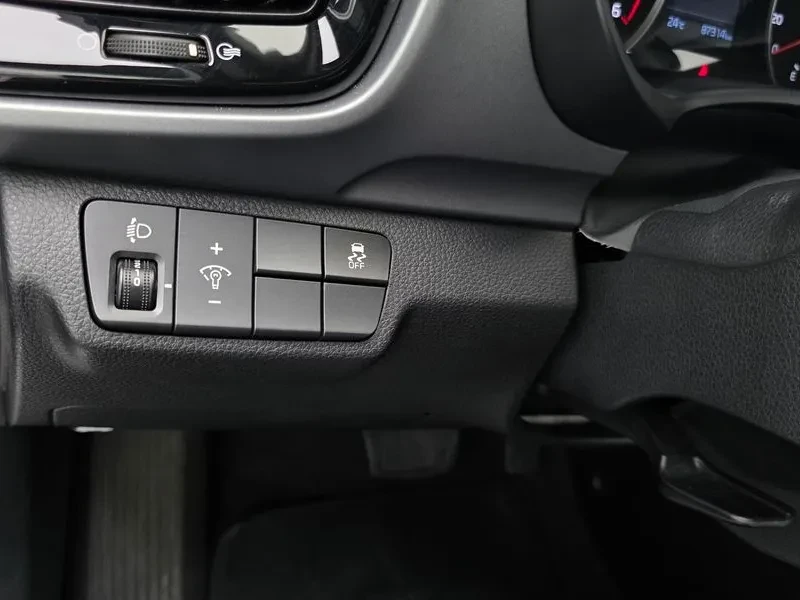 Kia Stonic, снимка 17 - Автомобили и джипове - 55323394