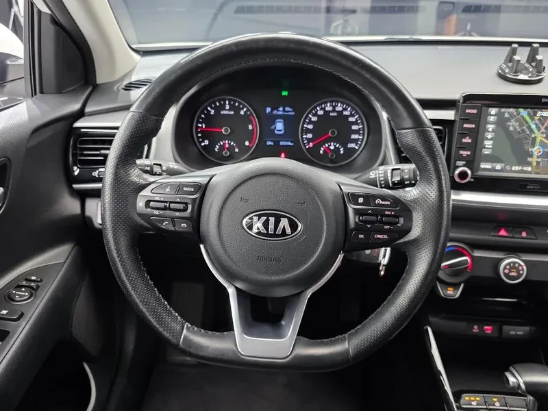 Kia Stonic, снимка 12 - Автомобили и джипове - 55323394