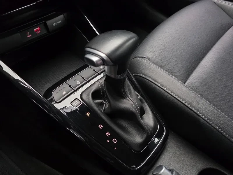 Kia Stonic, снимка 8 - Автомобили и джипове - 55323394
