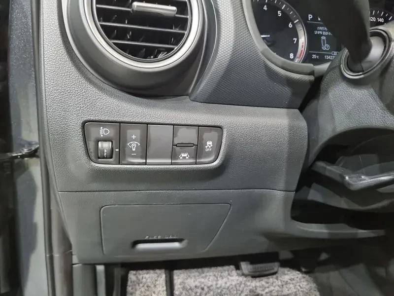 Hyundai Kona 1.6 - САМО 30% АВАНС, снимка 13 - Автомобили и джипове - 56305027
