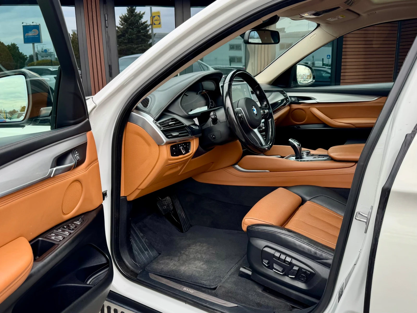 BMW X6 3.0d* xDrive* Digital* Napa* Камера 360* Лизинг, снимка 7 - Автомобили и джипове - 53956901