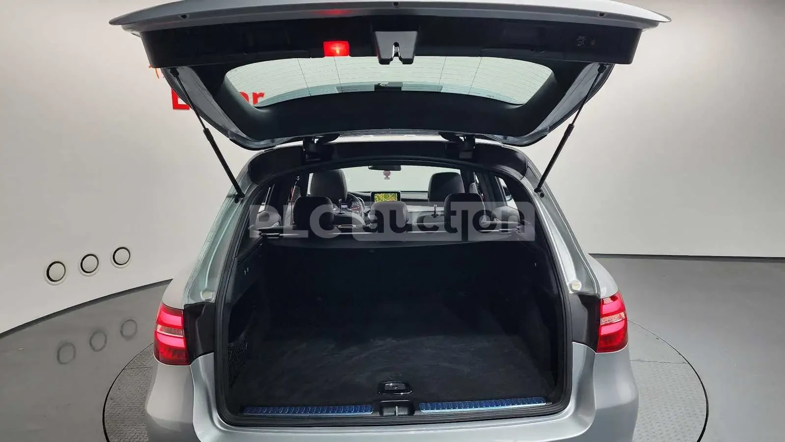 Mercedes-Benz GLC 43 AMG ALCANTARA* HEAD-UP* KEYLESS GO* LANE ASSIST* BURMA, снимка 15 - Автомобили и джипове - 53965955