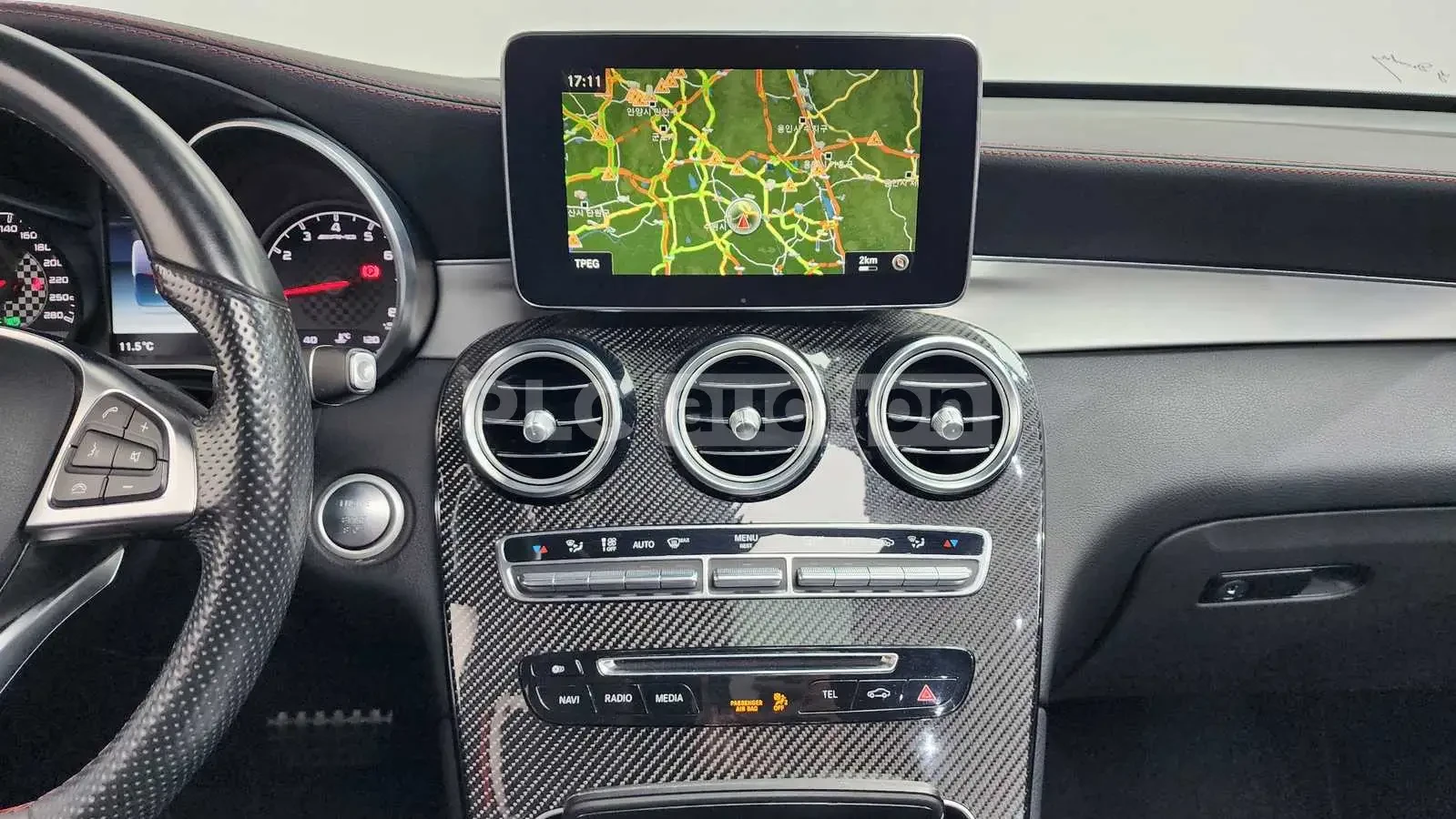 Mercedes-Benz GLC 43 AMG ALCANTARA* HEAD-UP* KEYLESS GO* LANE ASSIST* BURMA, снимка 8 - Автомобили и джипове - 53965955