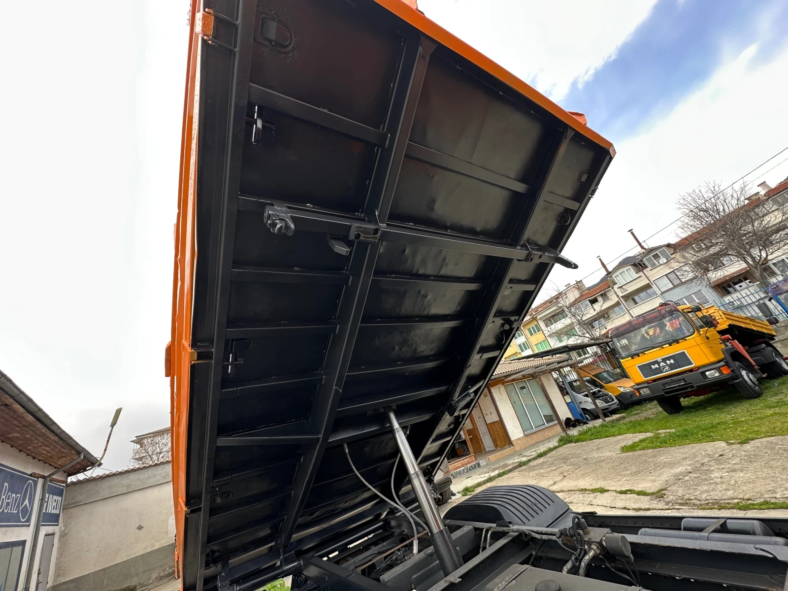 Mercedes-Benz Atego 815* Тристранен самосвал* Топ състояние, снимка 10 - Камиони - 54148882