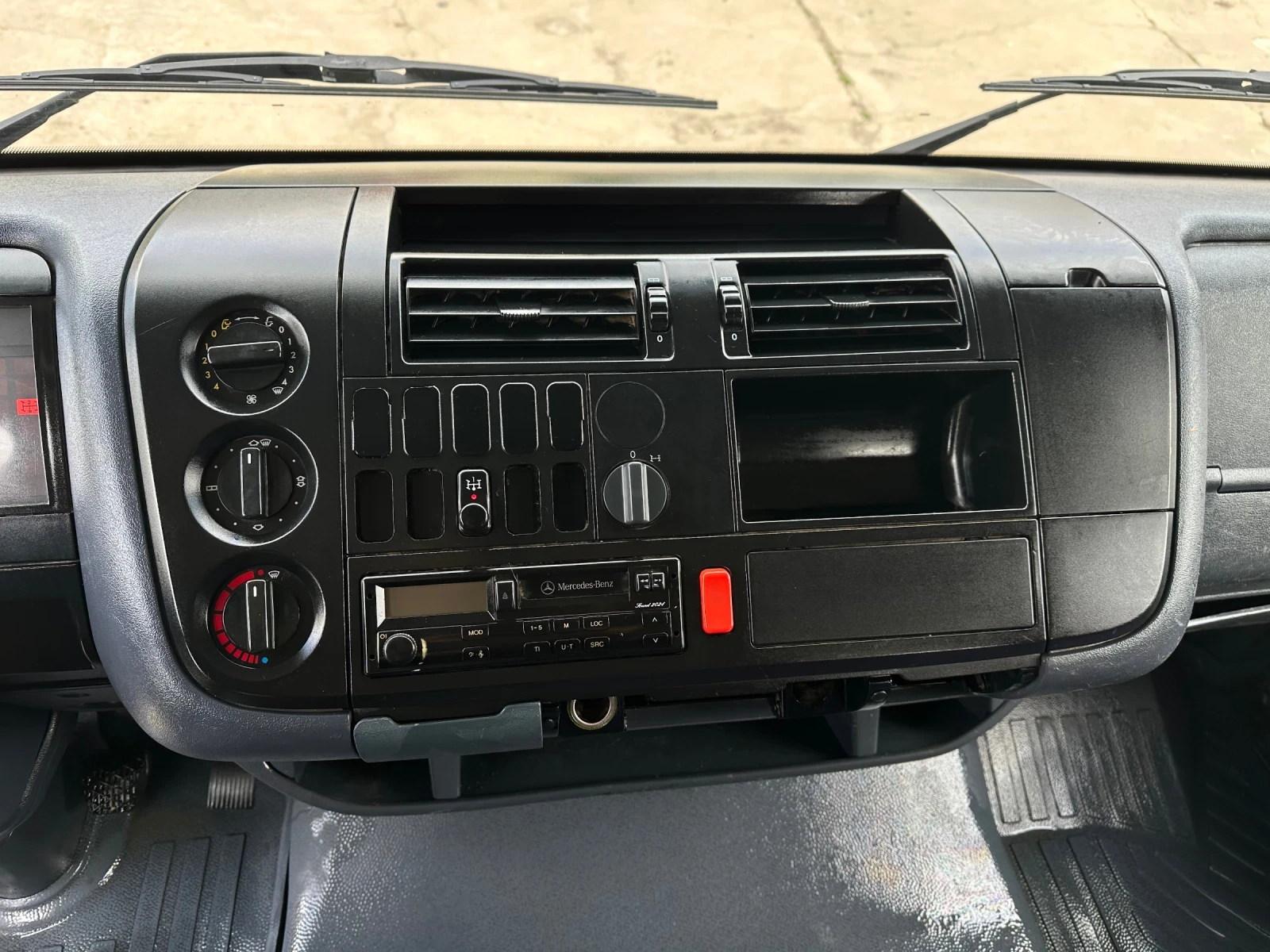 Mercedes-Benz Atego 815* Тристранен самосвал* Топ състояние, снимка 14 - Камиони - 54148882