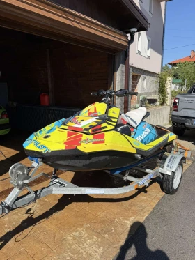 ����� �� �������� �� ���� Bombardier Sea Doo SPARK TRIXX RIVA RACING