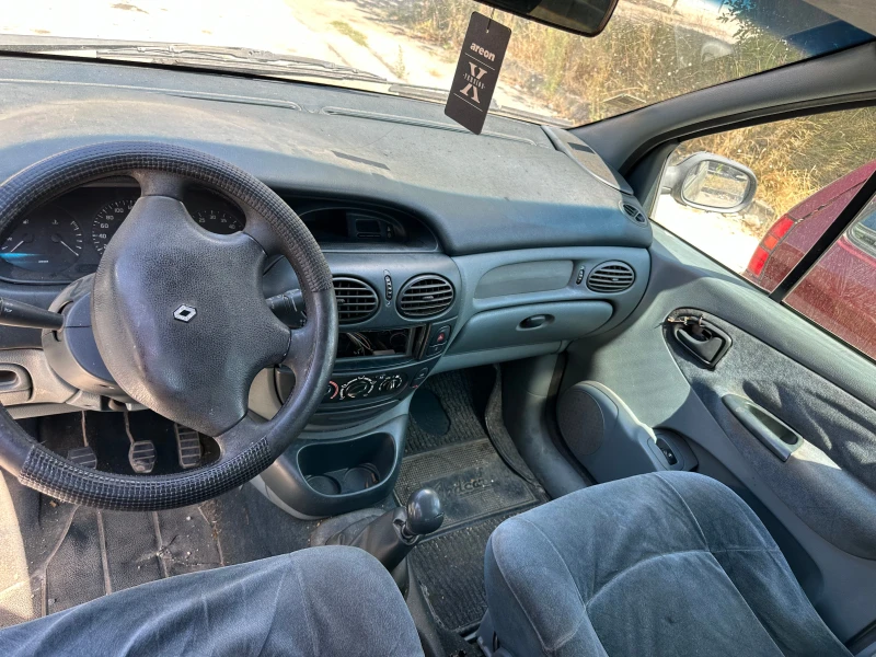 Renault Scenic 1.9 Д, снимка 9 - Автомобили и джипове - 49126115